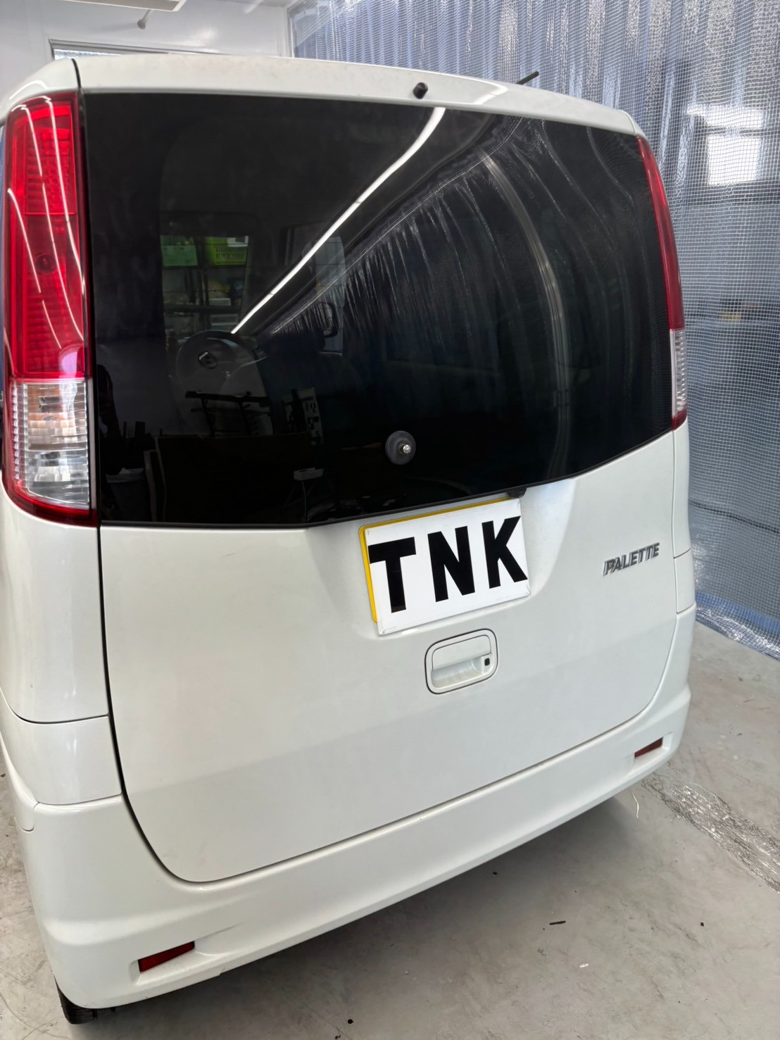 突然の割れに！パレットリアガラス交換【TNK】対応 | Blog | 大阪 車 ガラス交換 TNK Ultimate Osaka.Lab