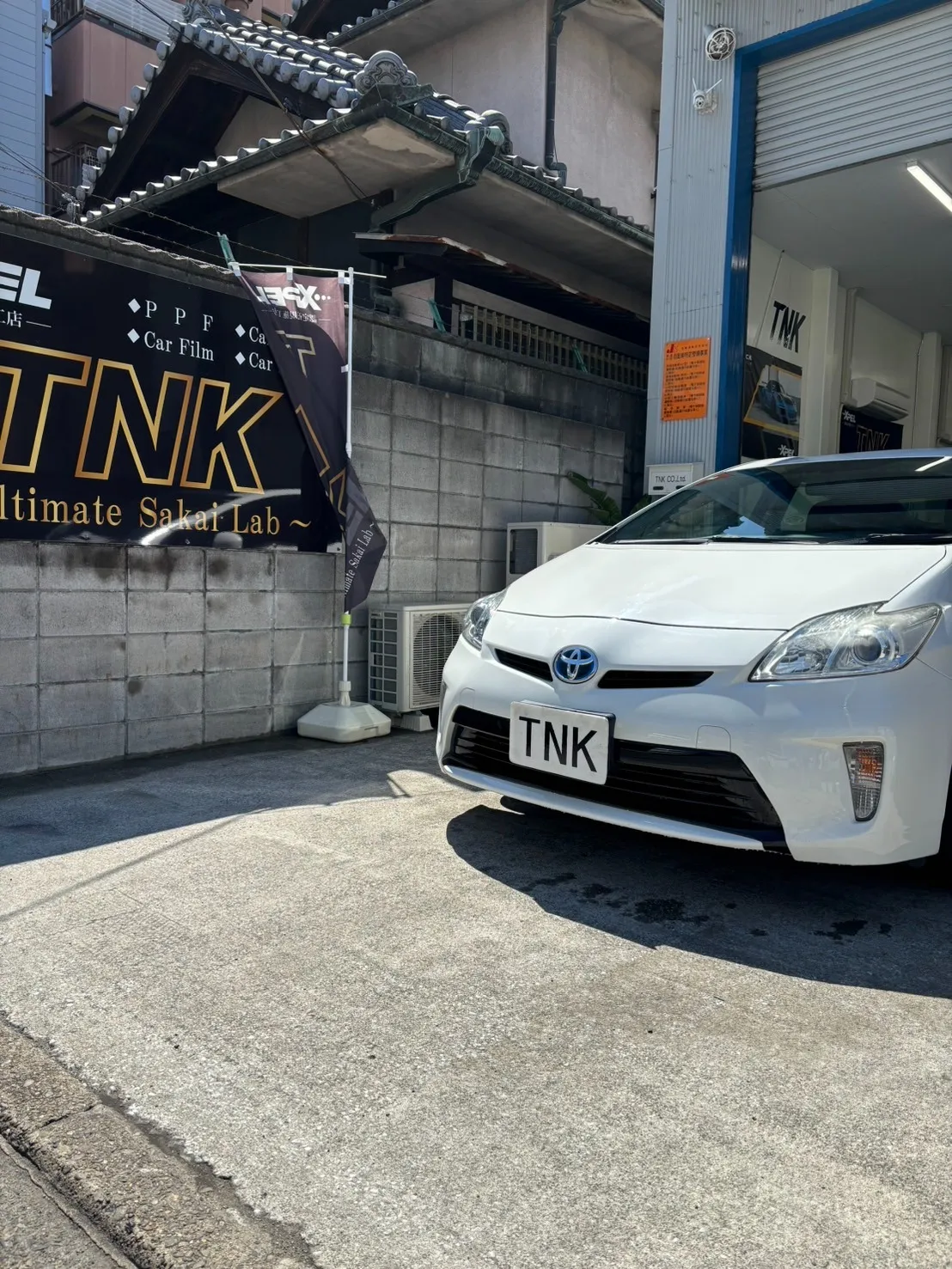 大阪で信頼の車のガラス交換はTNKにおまかせください！