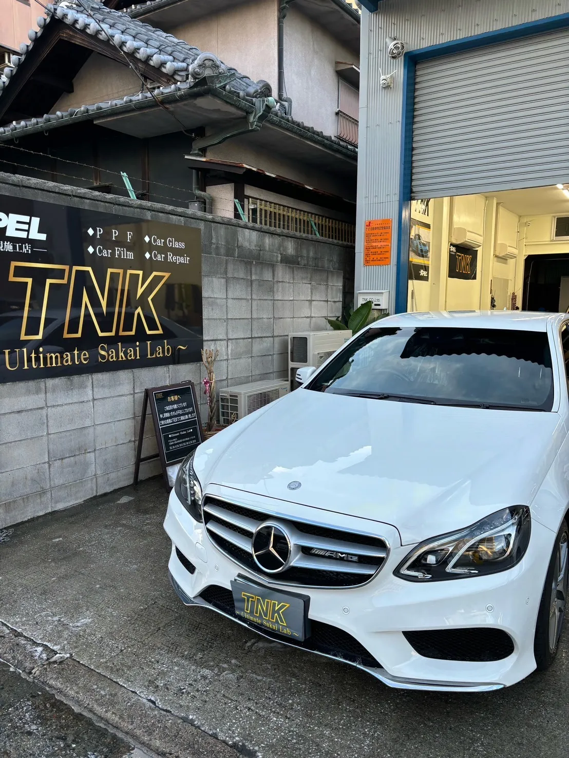 フロントガラス交換でご来店いただきました！E250